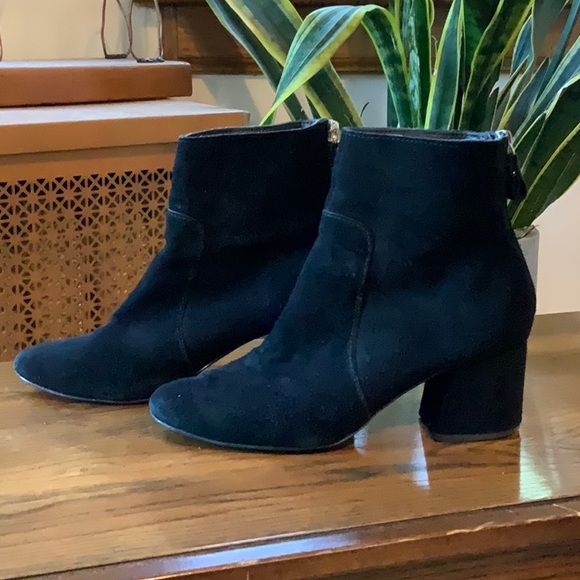 Urban outfitters black booties with interchangeable hoop accessories - Picture 2 of 7